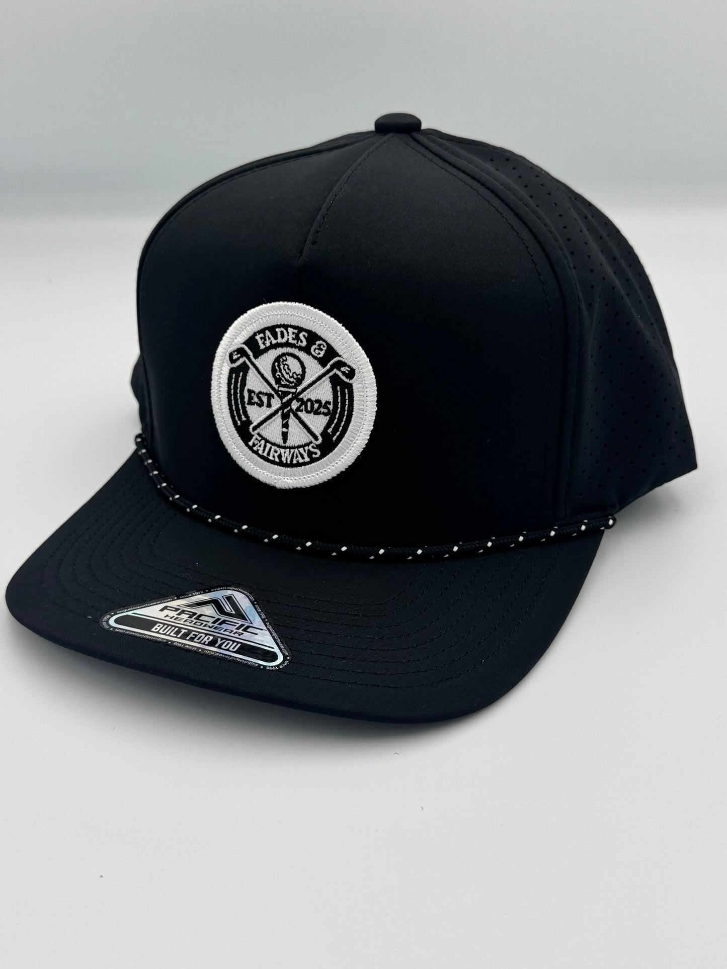 Fades & Fairways Signature Performance snapback (Black & white)