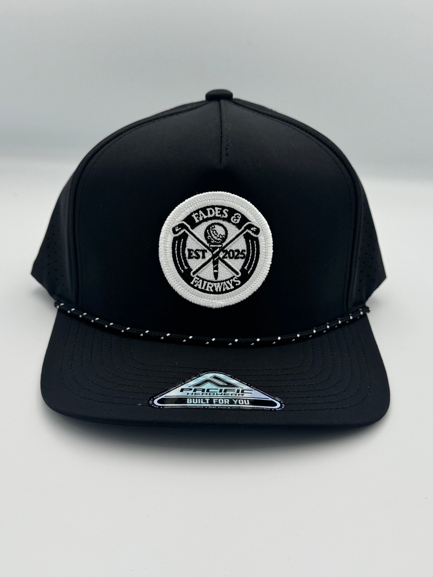 Fades & Fairways Signature Performance snapback (Black & white)